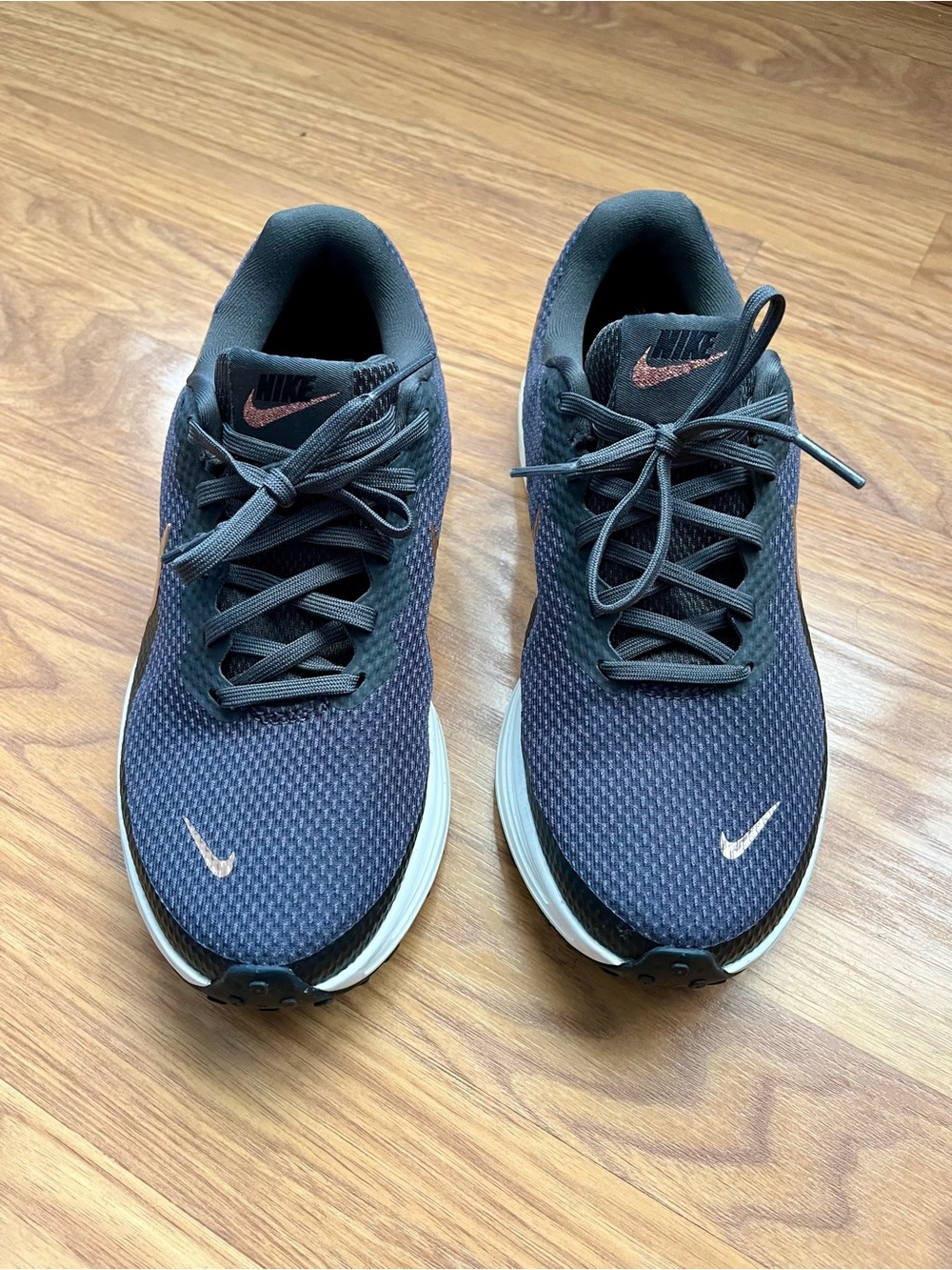 Nike Womens Running Shoes - Revolution 8 - size 7.5 - Picture 2 of 6